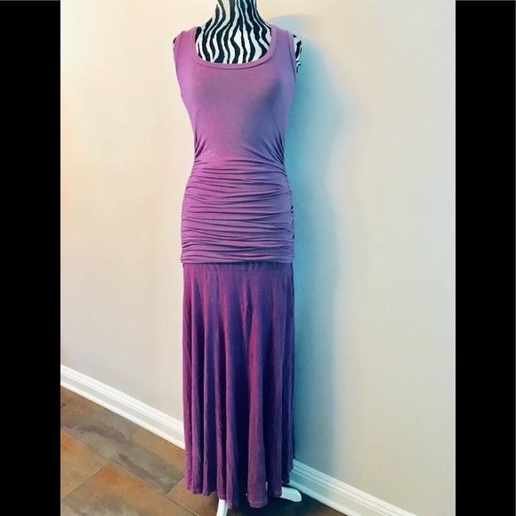 EUC 5  star Dress- ruched top -flowy skirt - Picture 3 of 6